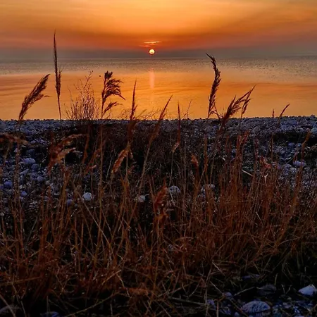 Beautiful And Romantic 2 Bedroom On The Island Aeroe