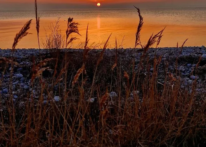 Beautiful And Romantic 2 Bedroom On The Island Aeroe